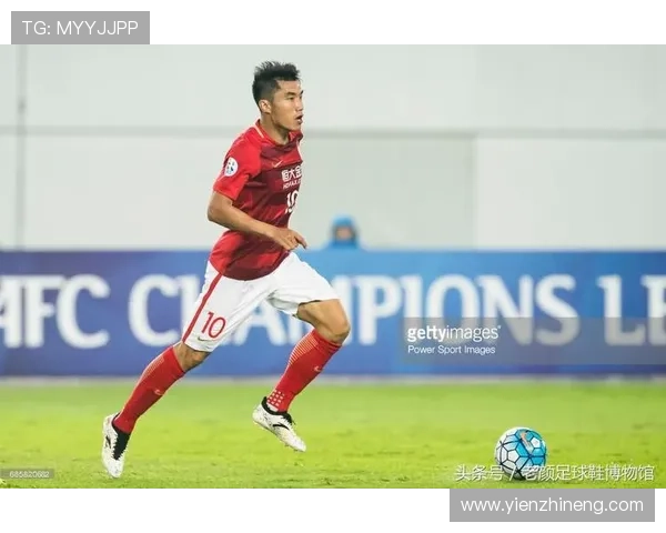 每周足球球星鞋履上脚频次揭秘分析如何影响场上表现与品牌合作